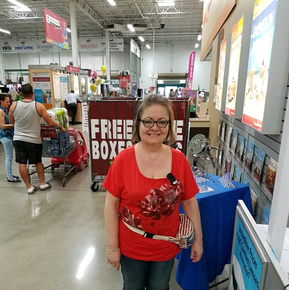 Meet your Posher, Elaine - Picture 1 of 1